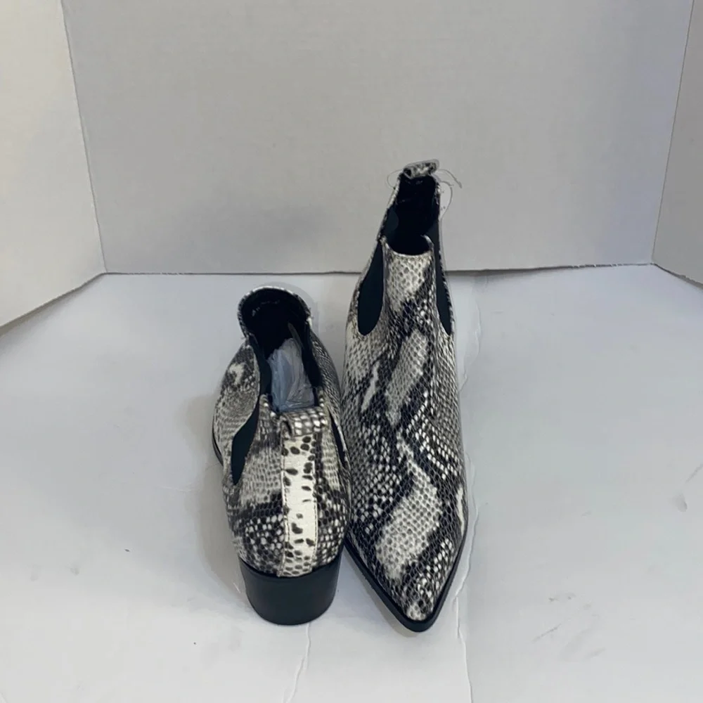BLONDO Emelia Leather Snake Print Waterproof Chelsea Boots Size 7.5